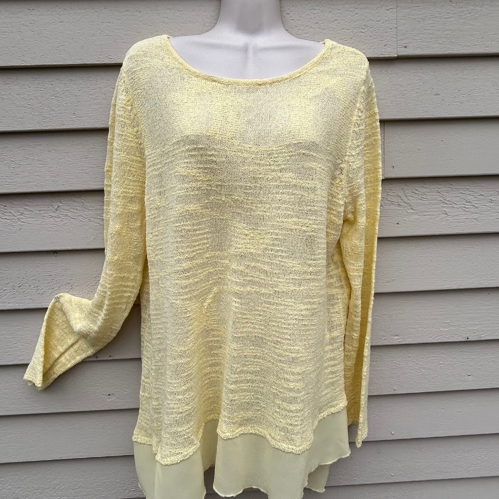 Lightweight weight long sleeve soft yellow tunic sweater. Size Large.